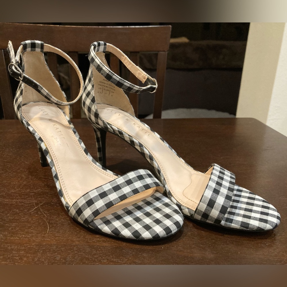 Cuuuuute never worn Kelly & Katie plaid print 3 inch stiletto sandals
